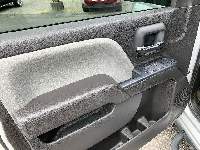 2017 Chevrolet Silverado 1500 Vehicle Photo in MOON TOWNSHIP, PA 15108-2571