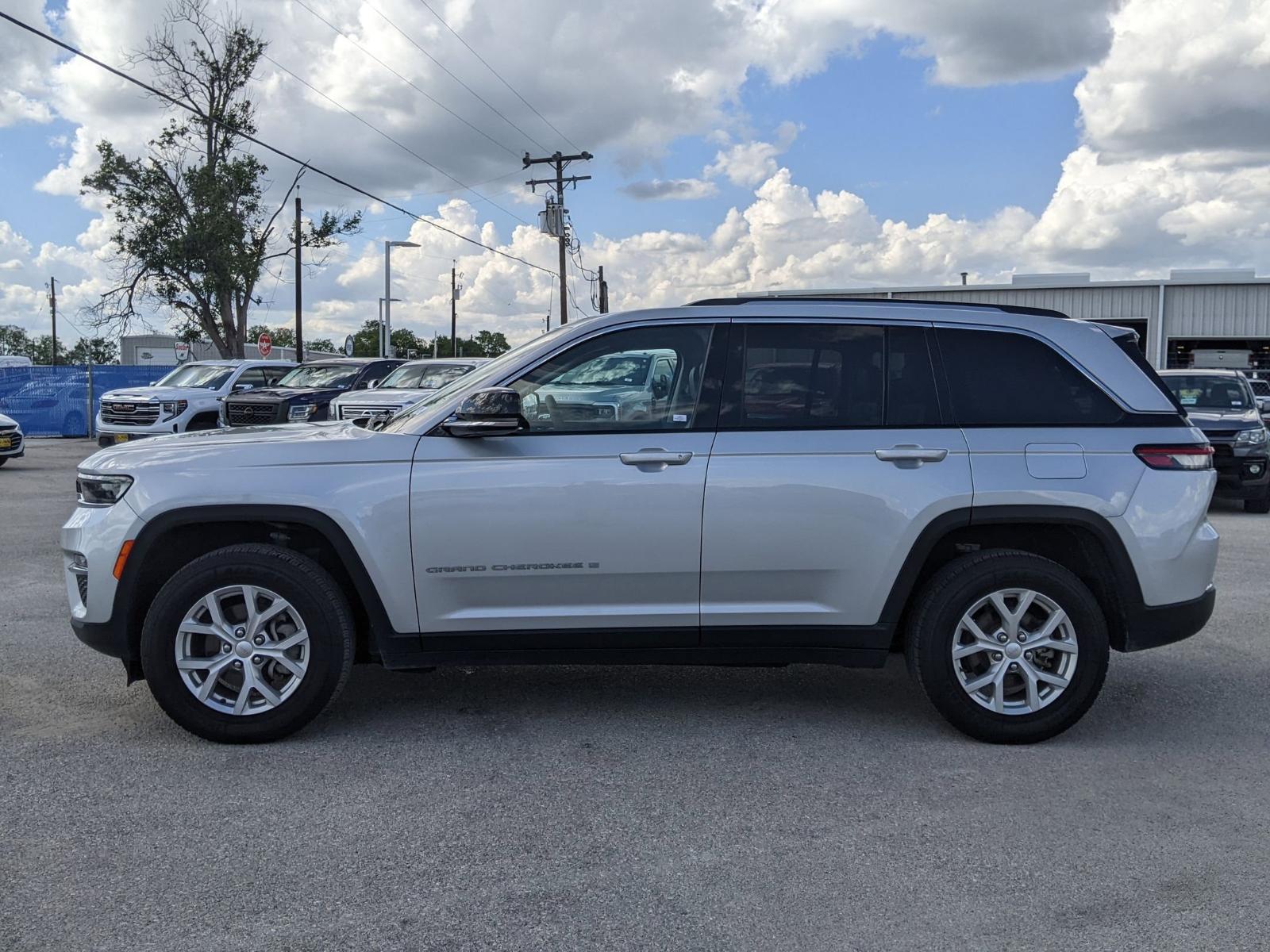 2023 Jeep Grand Cherokee Vehicle Photo in Seguin, TX 78155