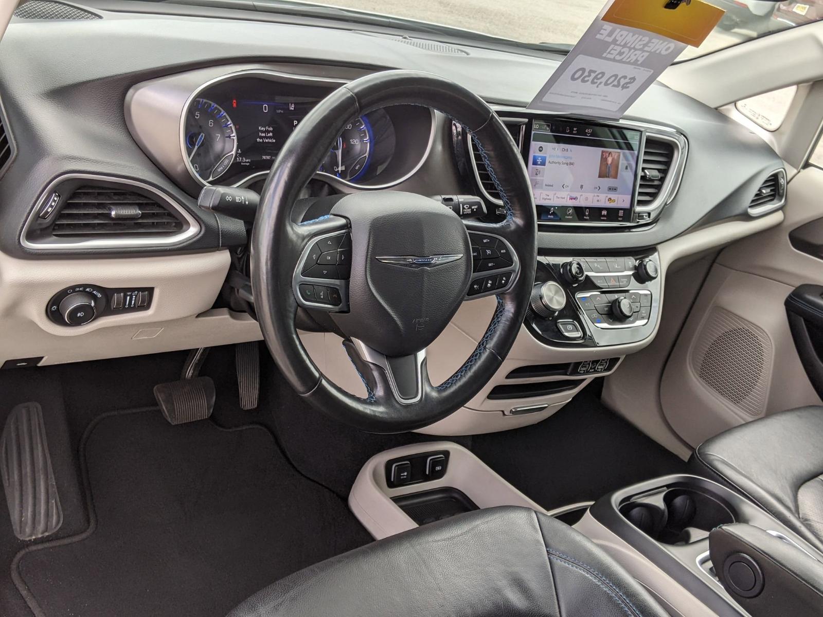 2021 Chrysler Pacifica Vehicle Photo in Seguin, TX 78155