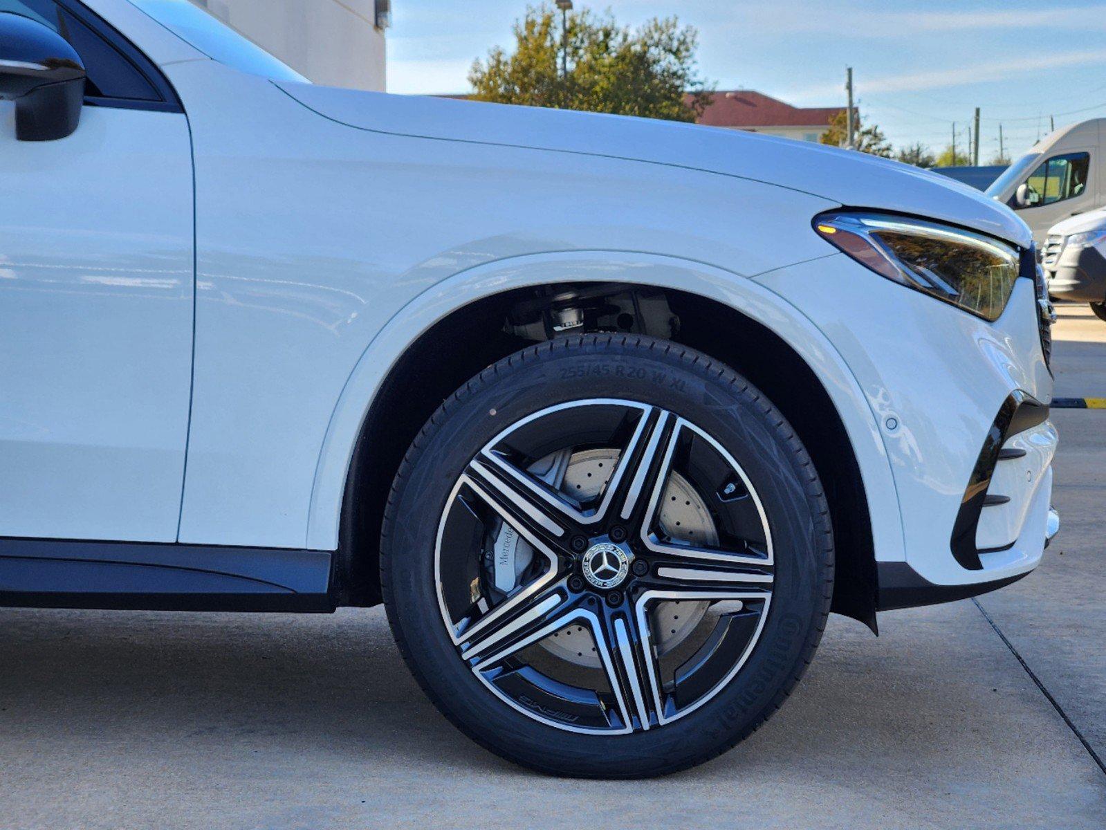 2025 Mercedes-Benz GLC Vehicle Photo in HOUSTON, TX 77079