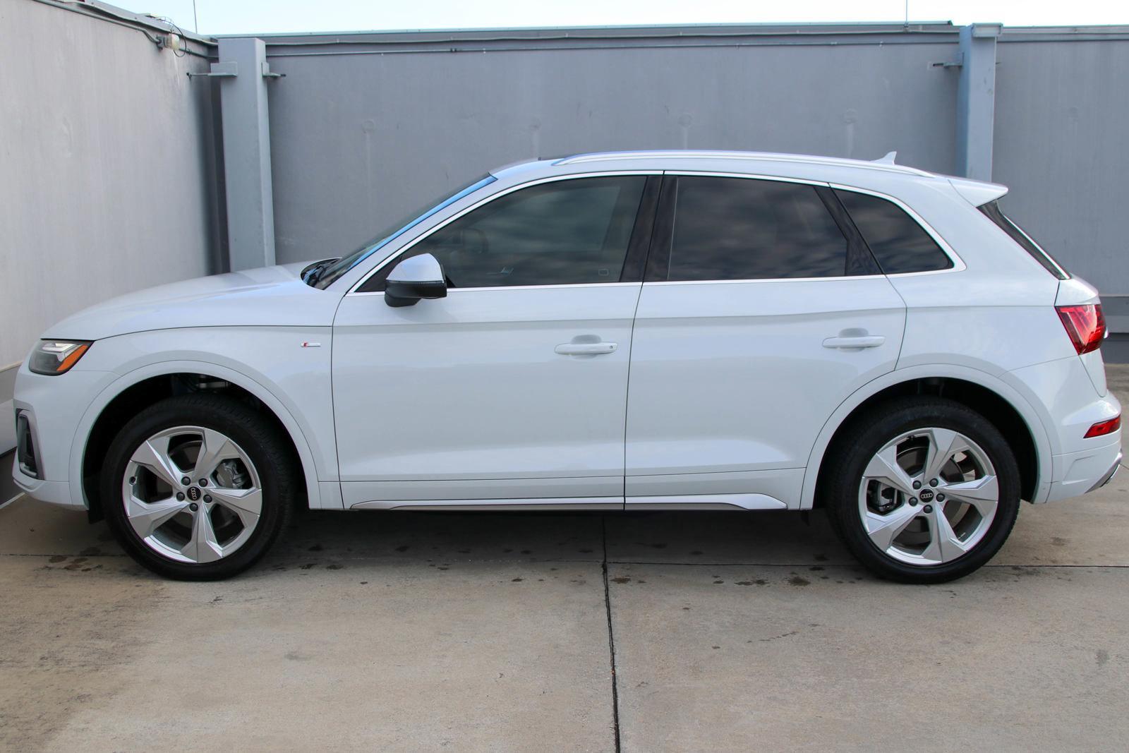 2024 Audi Q5 Vehicle Photo in SUGAR LAND, TX 77478