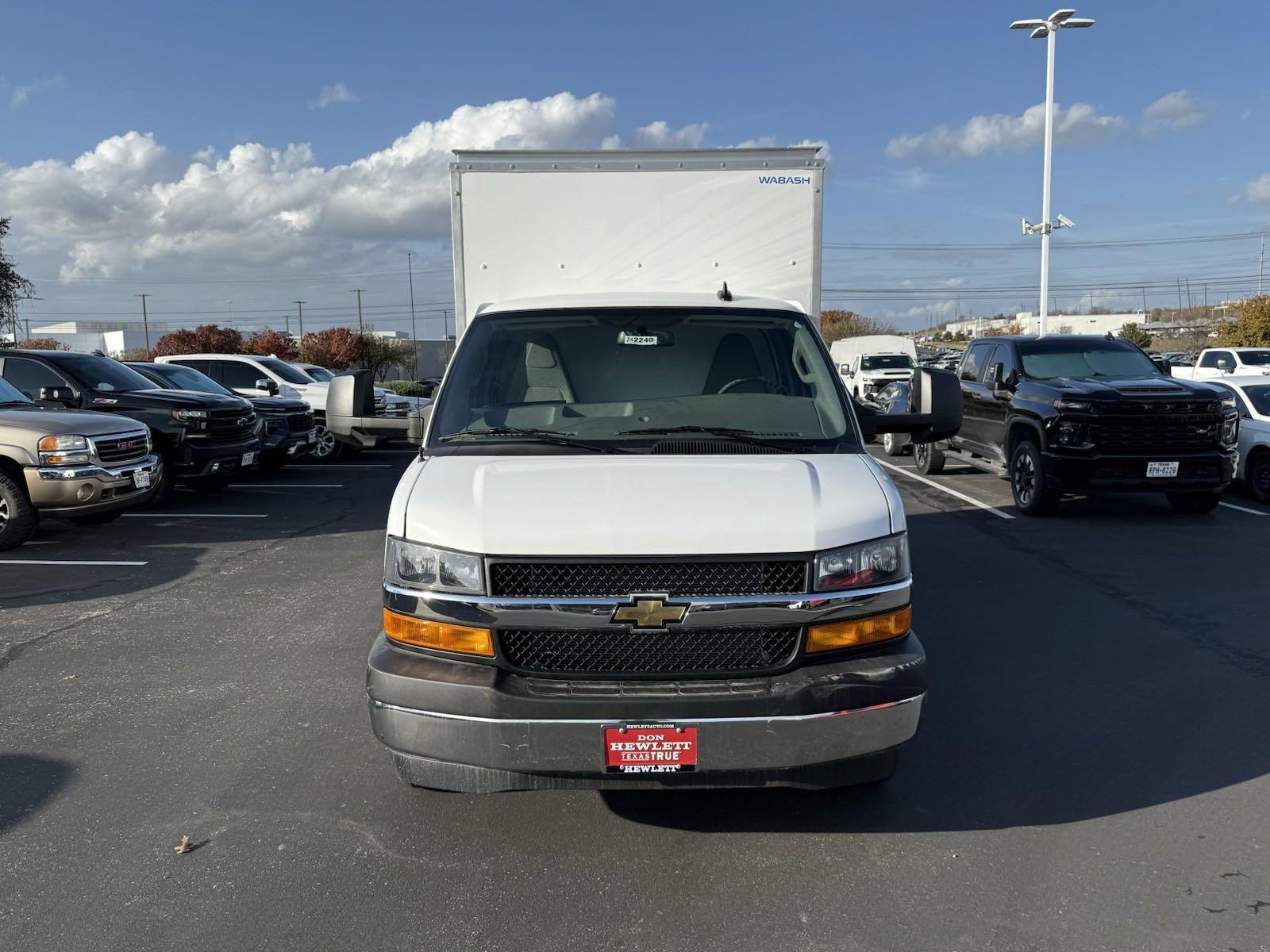 2024 Chevrolet Express Cutaway 3500 Vehicle Photo in GEORGETOWN, TX 78626-7508
