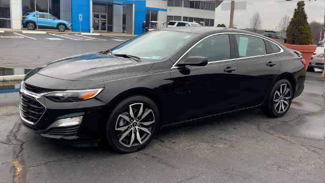 2024 Chevrolet Malibu Vehicle Photo in MOON TOWNSHIP, PA 15108-2571