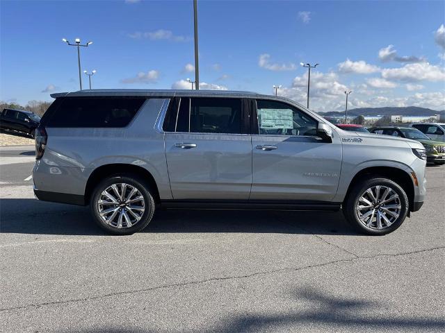 2025 Chevrolet Suburban Vehicle Photo in ALCOA, TN 37701-3235