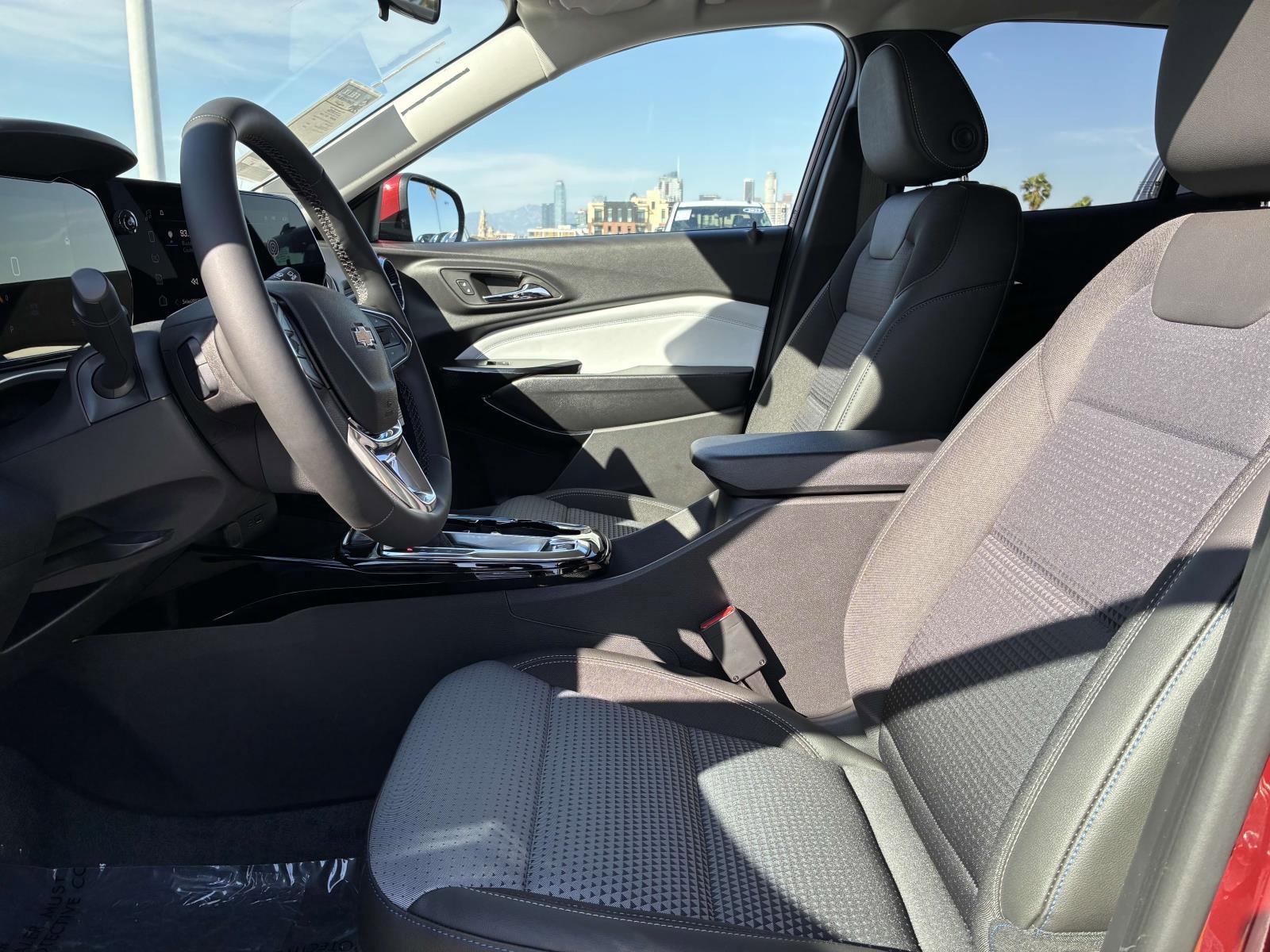 2025 Chevrolet Trax Vehicle Photo in LOS ANGELES, CA 90007-3794