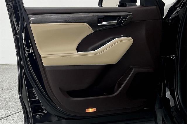 2022 Toyota Highlander Vehicle Photo in Grapevine, TX 76051