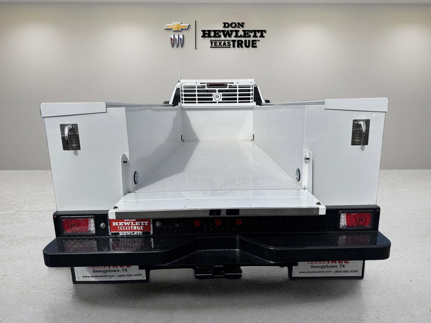 2025 Chevrolet Silverado 3500 HD Chassis Cab Vehicle Photo in GEORGETOWN, TX 78626-7508