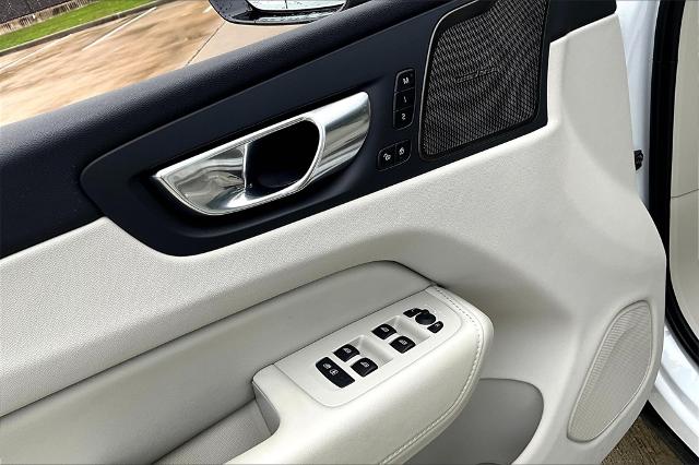 2025 Volvo XC60 Plug-In Hybrid Vehicle Photo in Houston, TX 77007