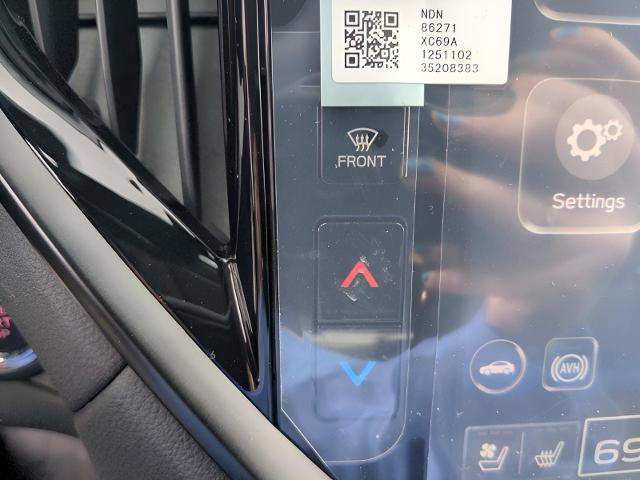 2025 Subaru Ascent Vehicle Photo in Green Bay, WI 54304