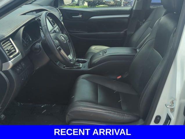 2019 Toyota Highlander Vehicle Photo in Merrillville, IN 46410