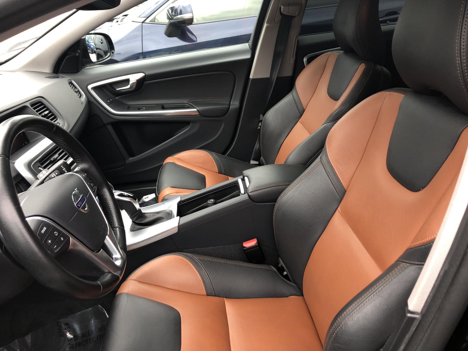 2017 Volvo V60 Cross Country Vehicle Photo in Mechanicsburg, PA 17050