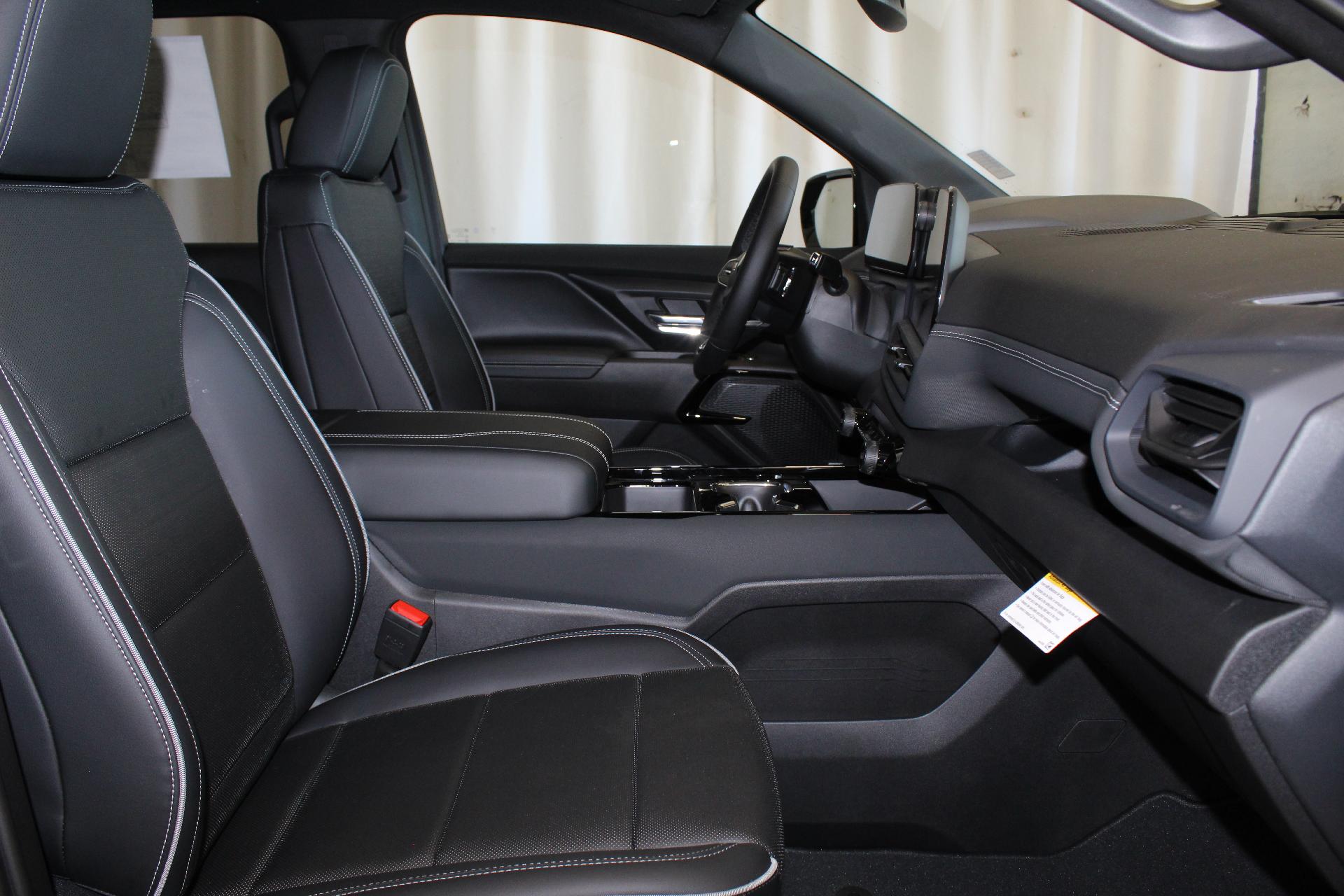 2025 Chevrolet Silverado EV Vehicle Photo in NORTHAMPTON, MA 01060-1120