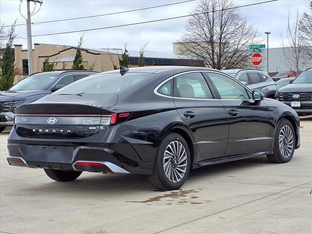 2025 Hyundai SONATA Hybrid Vehicle Photo in Peoria, IL 61615