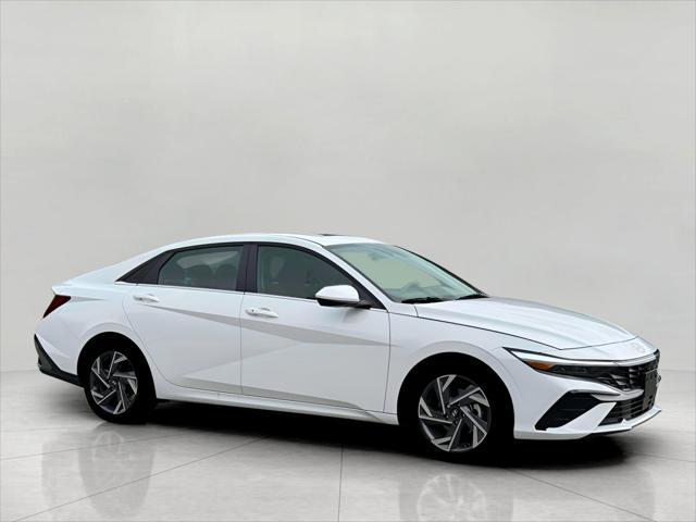 2025 Hyundai ELANTRA Vehicle Photo in Green Bay, WI 54304