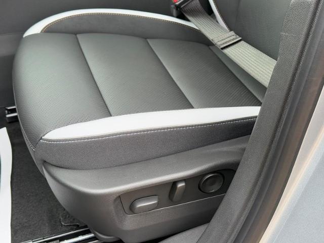 2025 Buick Envision Vehicle Photo in COLUMBIA, MO 65203-3903
