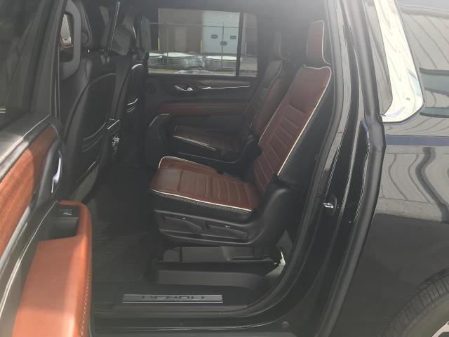 2023 GMC Yukon XL Vehicle Photo in GREEN BAY, WI 54303-3330