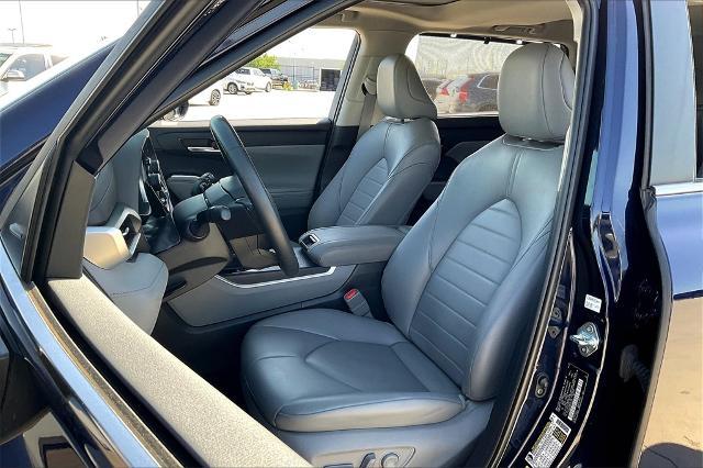 2023 Toyota Highlander Vehicle Photo in Grapevine, TX 76051