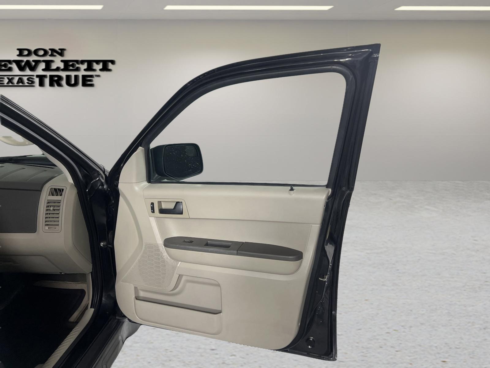 2011 Ford Escape Vehicle Photo in GEORGETOWN, TX 78626-7508