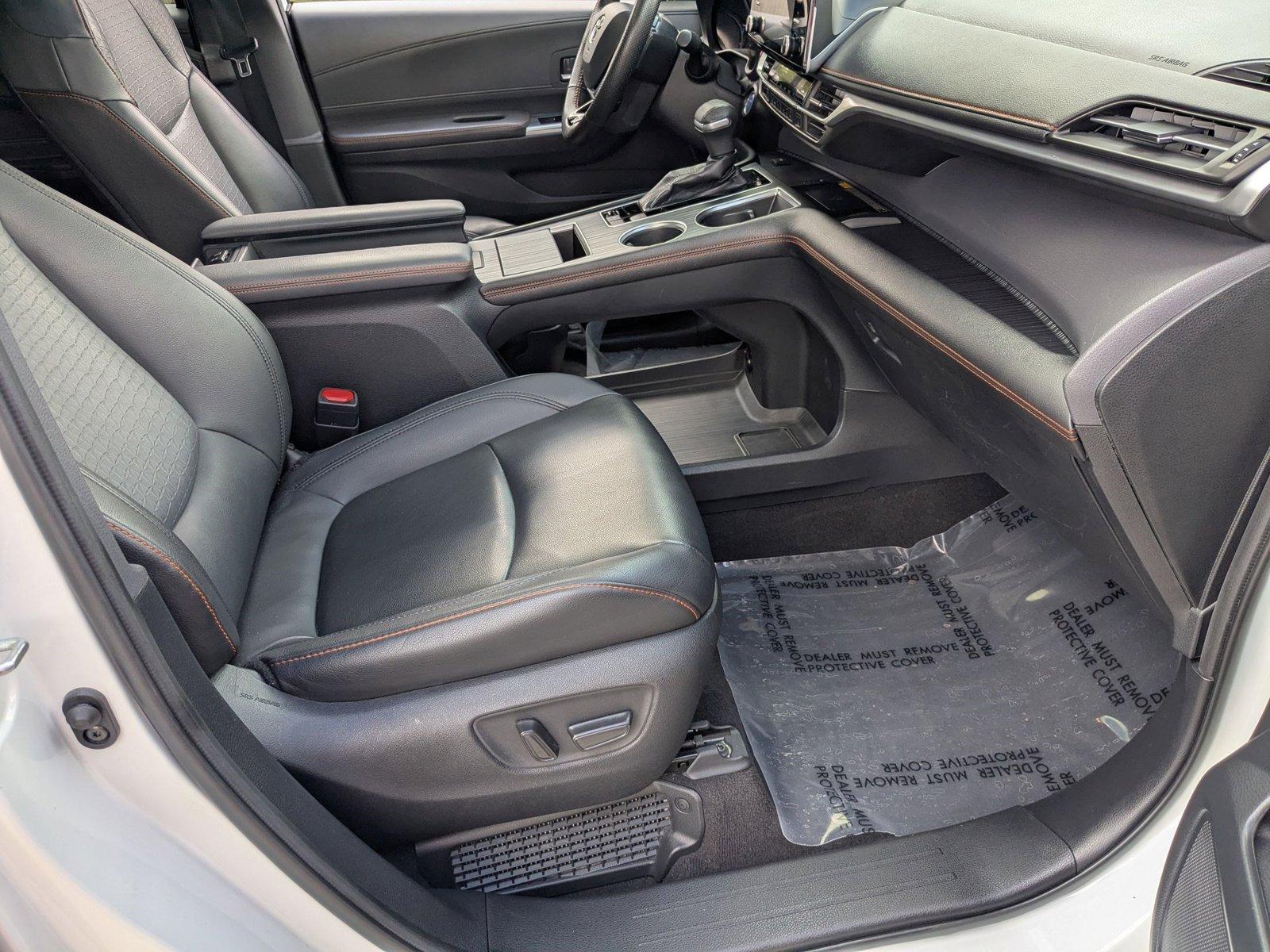 2022 Toyota Sienna Vehicle Photo in Pembroke Pines , FL 33084