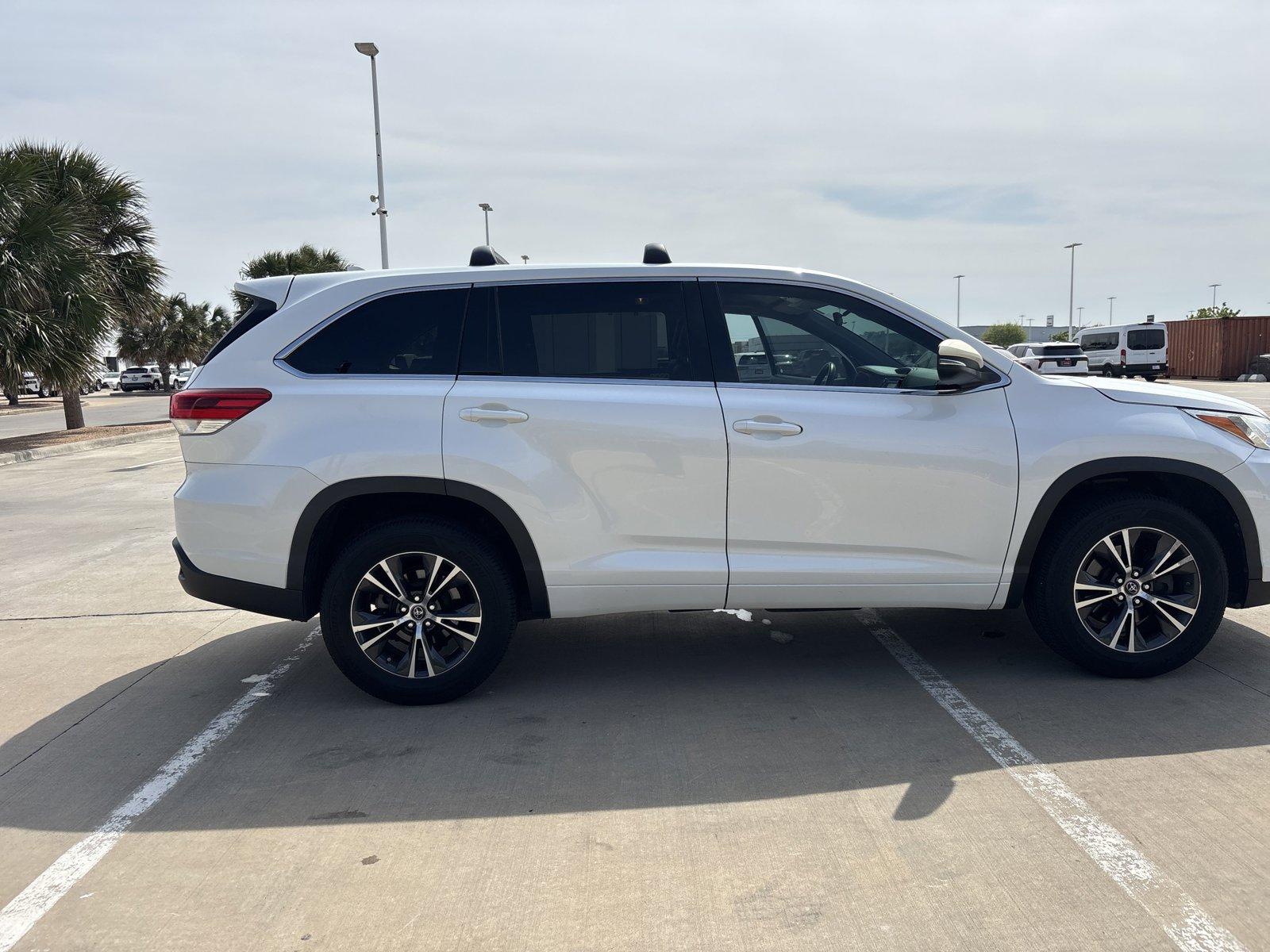 2017 Toyota Highlander Vehicle Photo in Corpus Christi, TX 78415