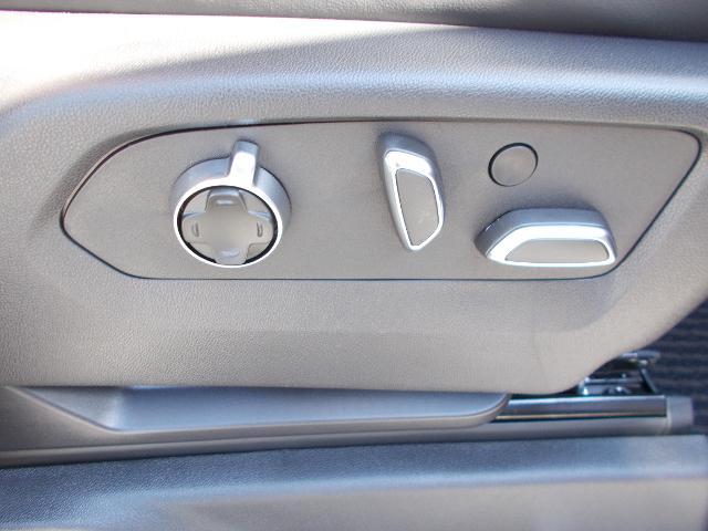 2025 GMC Sierra 1500 Vehicle Photo in LOWELL, MA 01852-4336