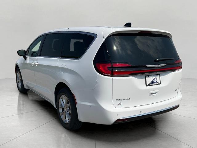 2025 Chrysler Pacifica Vehicle Photo in Kaukauna, WI 54130