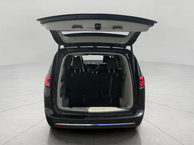 2023 Chrysler Pacifica Vehicle Photo in GREEN BAY, WI 54303-3330