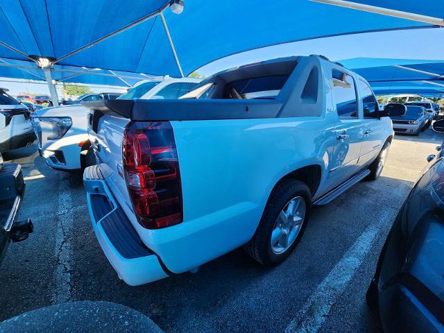 2011 Chevrolet Avalanche Vehicle Photo in DENTON, TX 76210-9321
