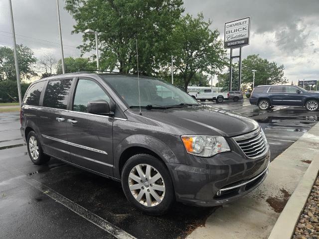 2015 Chrysler Town & Country Vehicle Photo in NEENAH, WI 54956-2243
