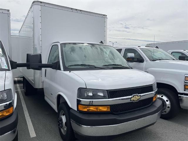 2023 Chevrolet Express Cutaway 3500 Vehicle Photo in ALCOA, TN 37701-3235