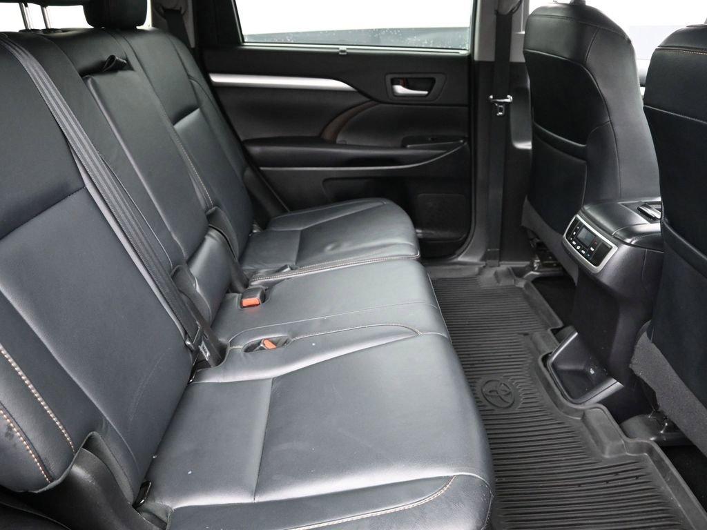 2018 Toyota Highlander Vehicle Photo in Cedar Rapids, IA 52402