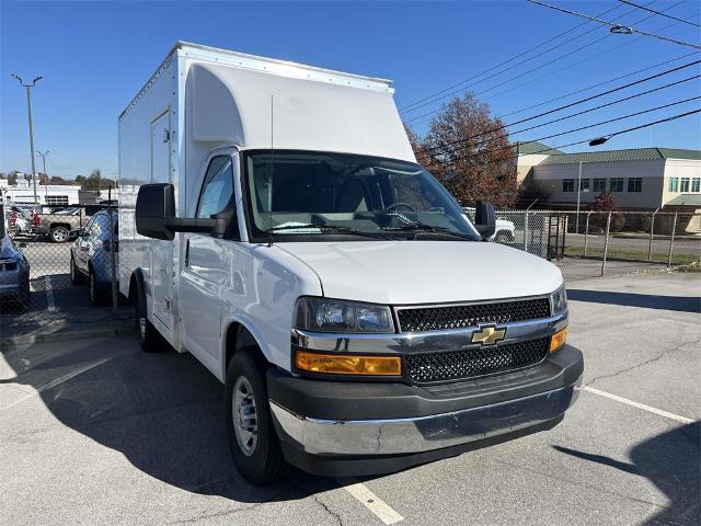 2024 Chevrolet Express Cutaway 3500 Vehicle Photo in ALCOA, TN 37701-3235