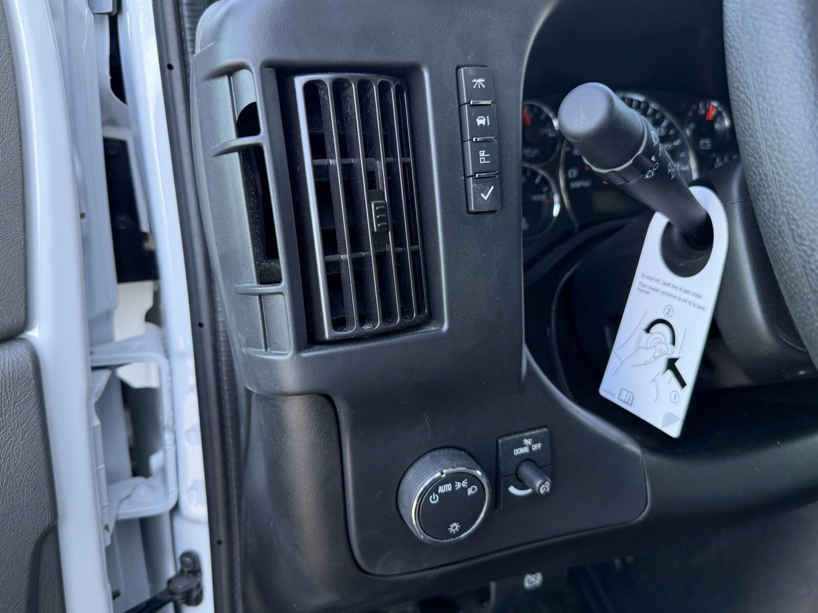 2024 Chevrolet Express Cutaway 3500 Vehicle Photo in GEORGETOWN, TX 78626-7508