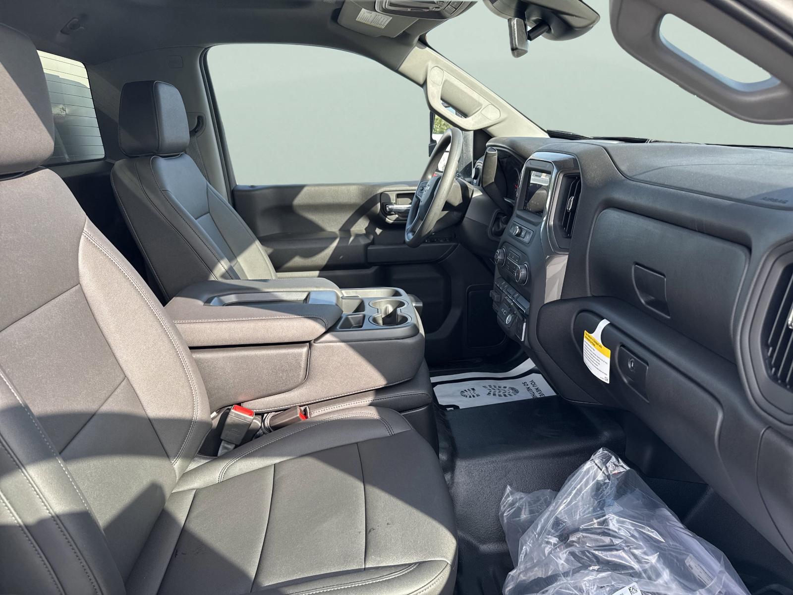 2025 Chevrolet Silverado 3500 HD Chassis Cab Vehicle Photo in GEORGETOWN, TX 78626-7508