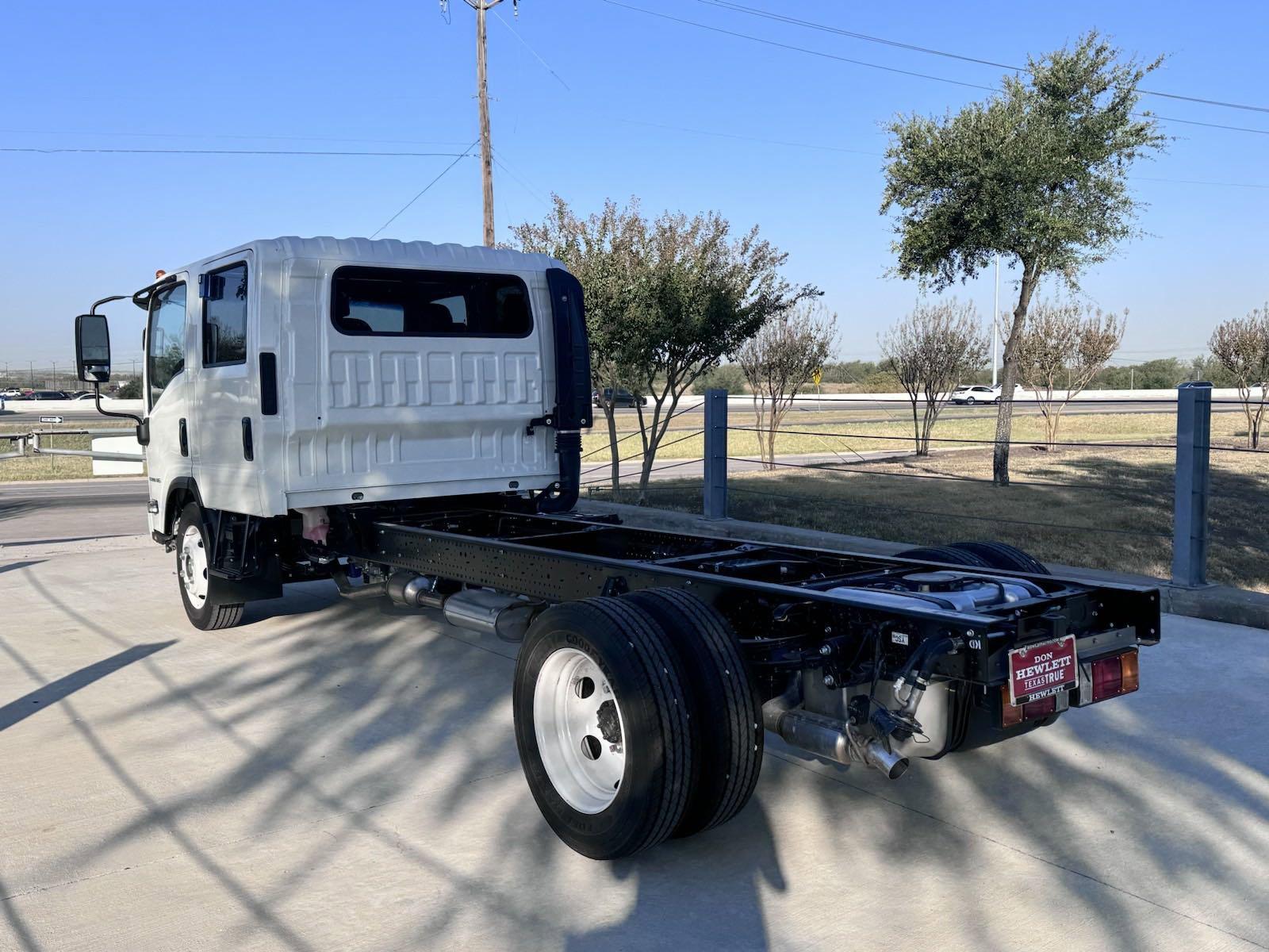 2025 Chevrolet Low Cab Forward 5500 XG Vehicle Photo in GEORGETOWN, TX 78626-7508