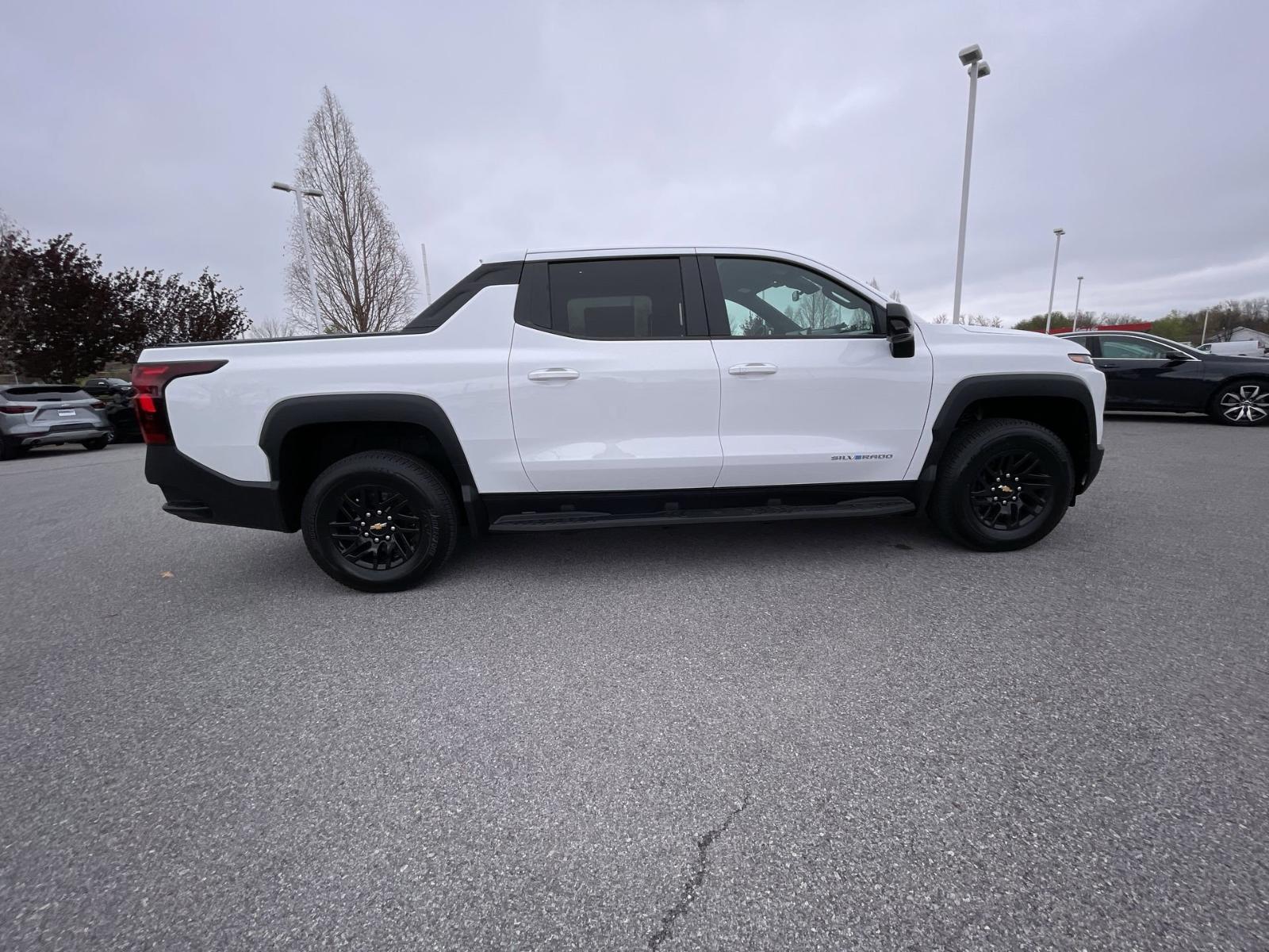 2024 Chevrolet Silverado EV Vehicle Photo in BENTONVILLE, AR 72712-4322