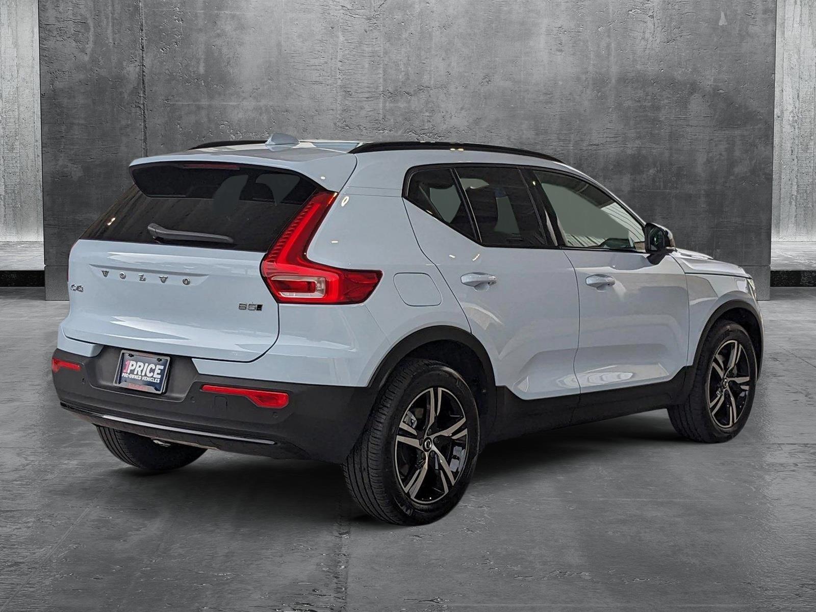 2024 Volvo XC40 Vehicle Photo in Sarasota, FL 34231