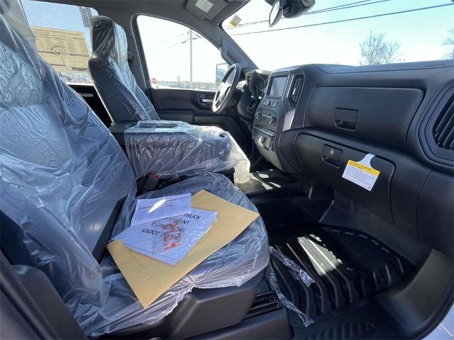 2024 Chevrolet Silverado 3500 HD Chassis Cab Vehicle Photo in ALCOA, TN 37701-3235