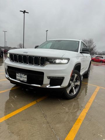 2023 Jeep Grand Cherokee L Vehicle Photo in Peoria, IL 61615