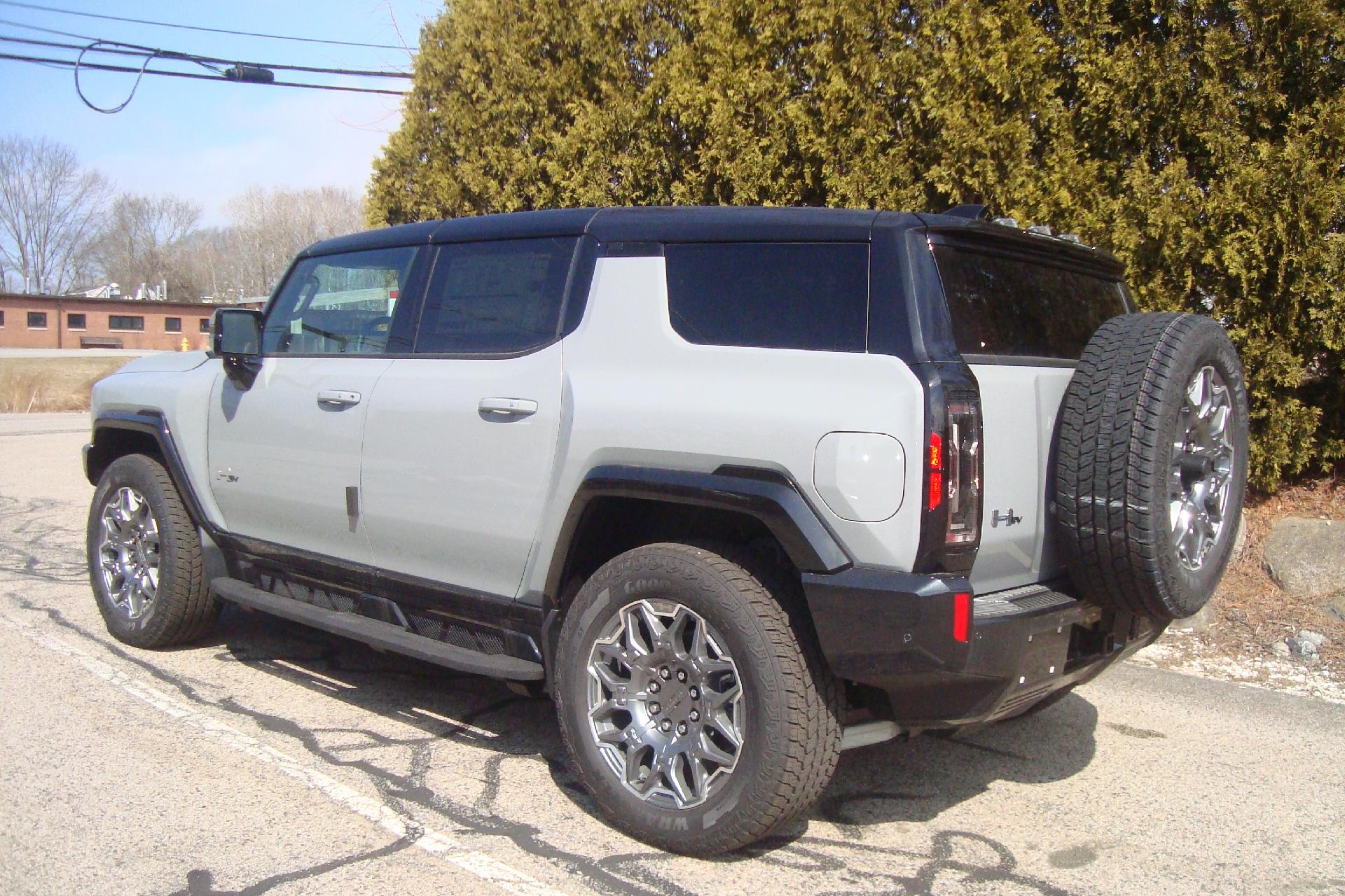2025 GMC HUMMER EV SUV Vehicle Photo in PORTSMOUTH, NH 03801-4196