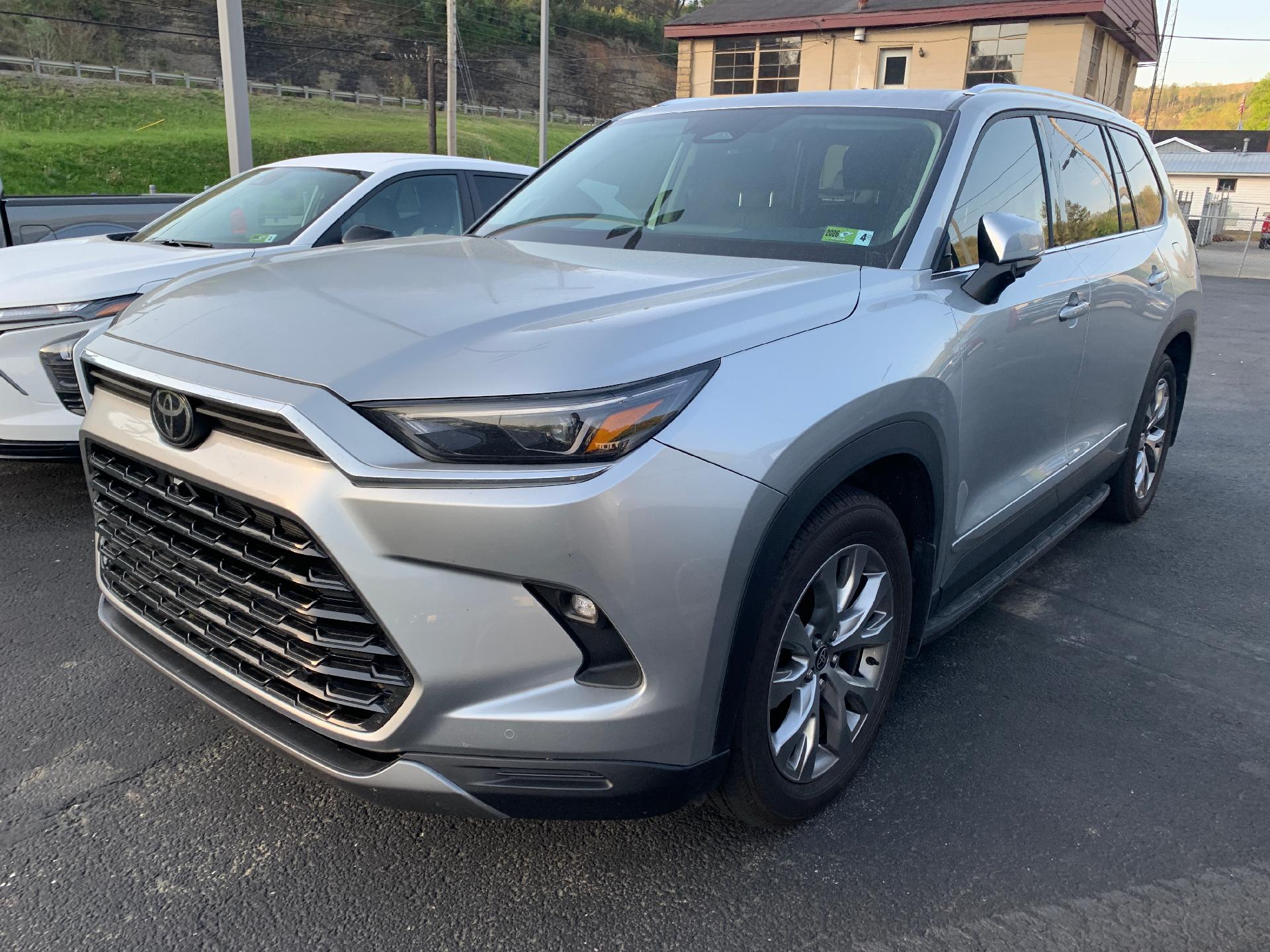 Used 2024 Toyota Grand Highlander Limited with VIN 5TDAAAB50RS045322 for sale in Pikeville, KY