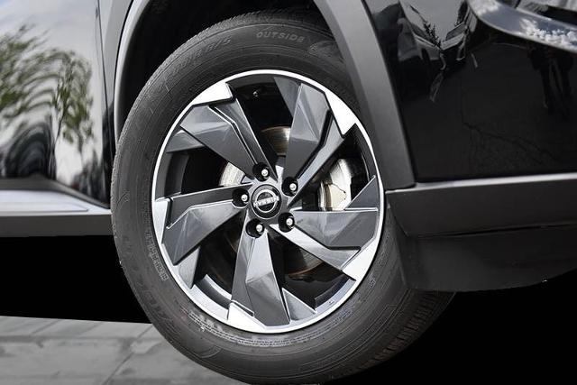 2024 Nissan Rogue Vehicle Photo in Ballwin, MO 63011