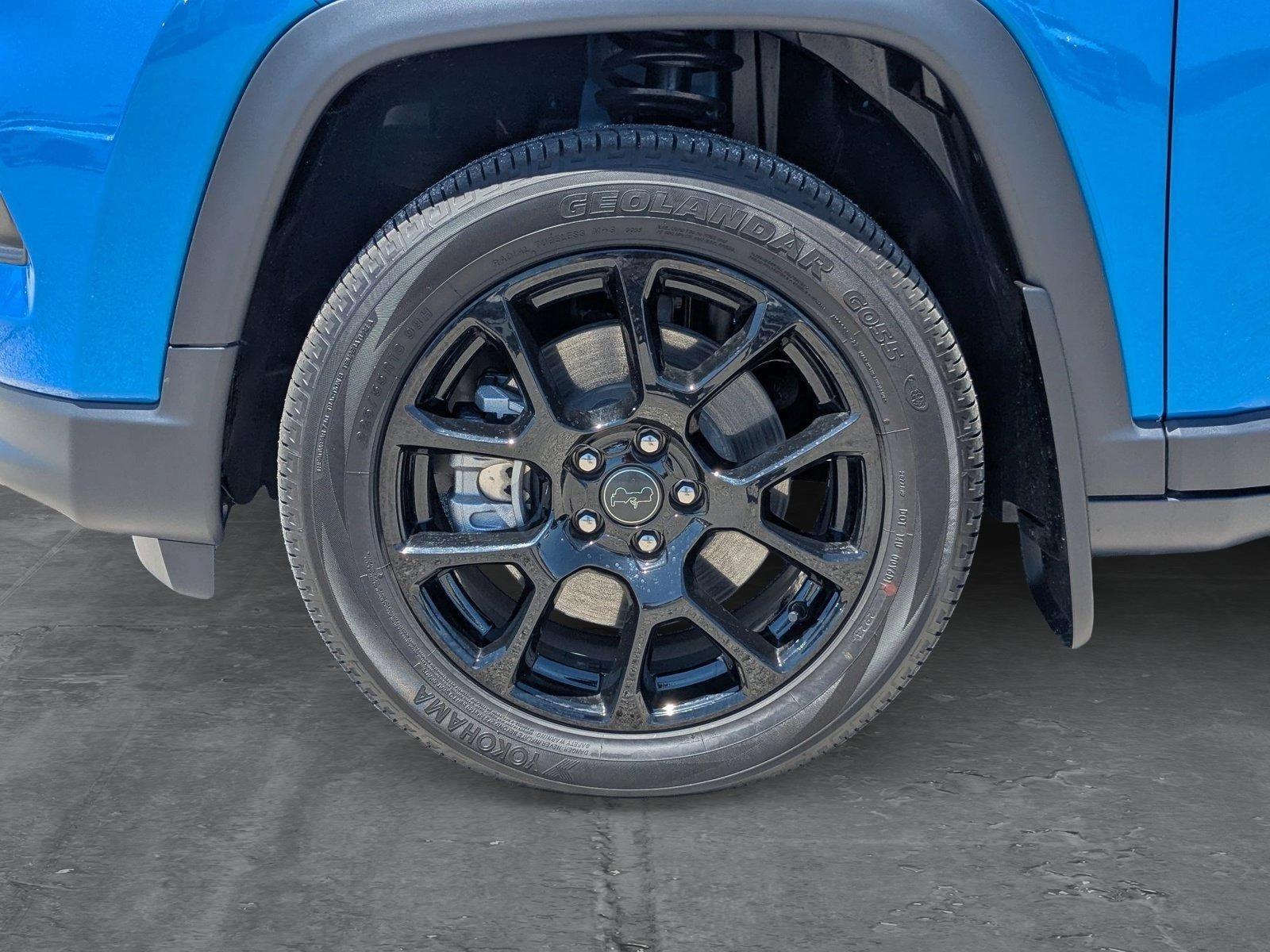 2025 Jeep Compass Vehicle Photo in Valencia, CA 91355