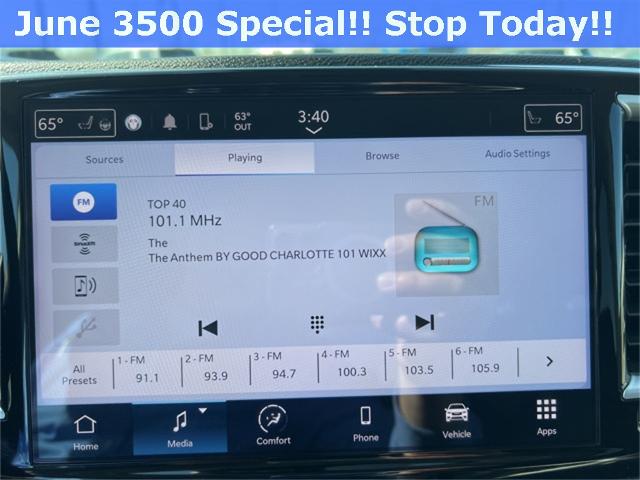 2023 Chrysler Pacifica Vehicle Photo in GREEN BAY, WI 54304-5303