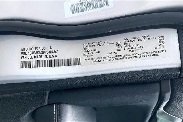 2023 Jeep Grand Cherokee L Vehicle Photo in KANSAS CITY, MO 64114-4502