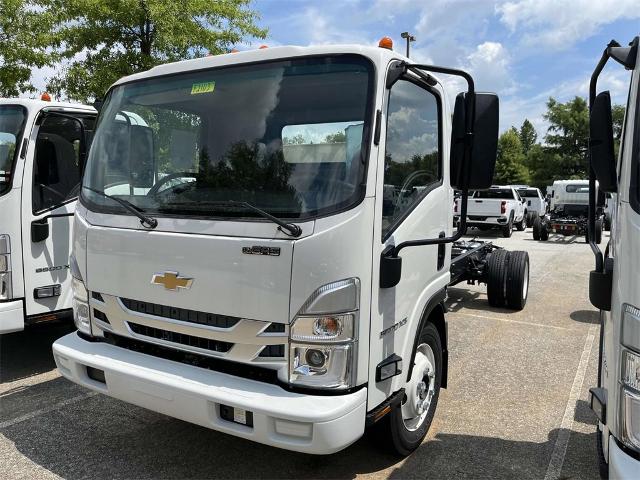 2025 Chevrolet Low Cab Forward 5500 XG Vehicle Photo in ALCOA, TN 37701-3235