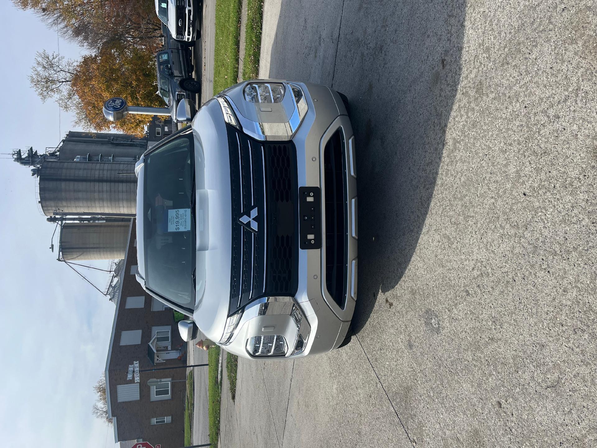 Used 2022 Mitsubishi Outlander SEL with VIN JA4J4VA81NZ007823 for sale in Fairbury, IL