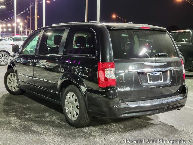 2016 Chrysler Town & Country Vehicle Photo in OAK LAWN, IL 60453-2517