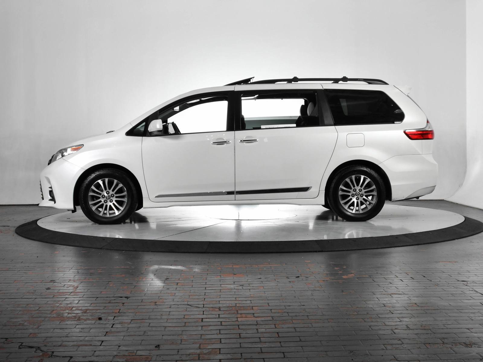 2019 Toyota Sienna Vehicle Photo in DALLAS, TX 75235