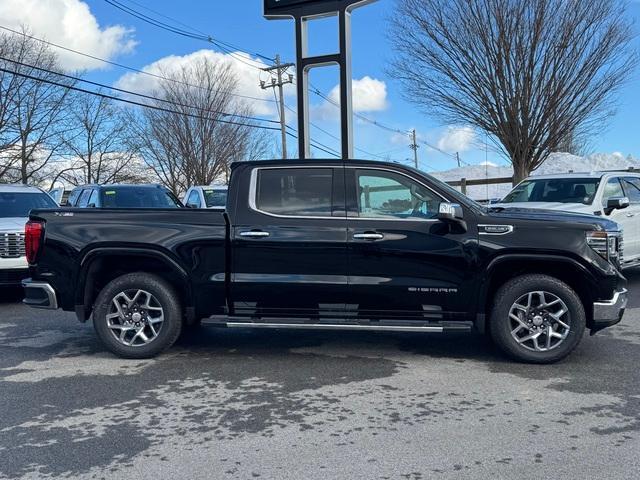 2025 GMC Sierra 1500 Vehicle Photo in LOWELL, MA 01852-4336